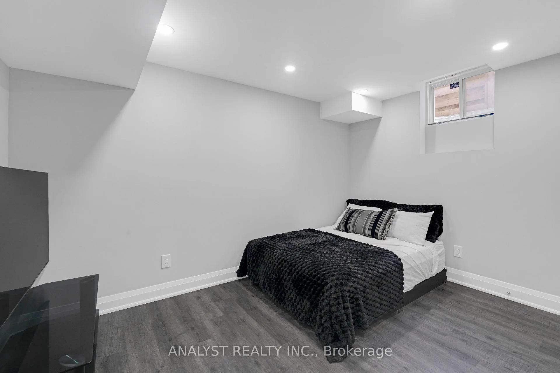 Photo 33 of 43 Condor Way, Vaughan, Kleinburg — HOMEH