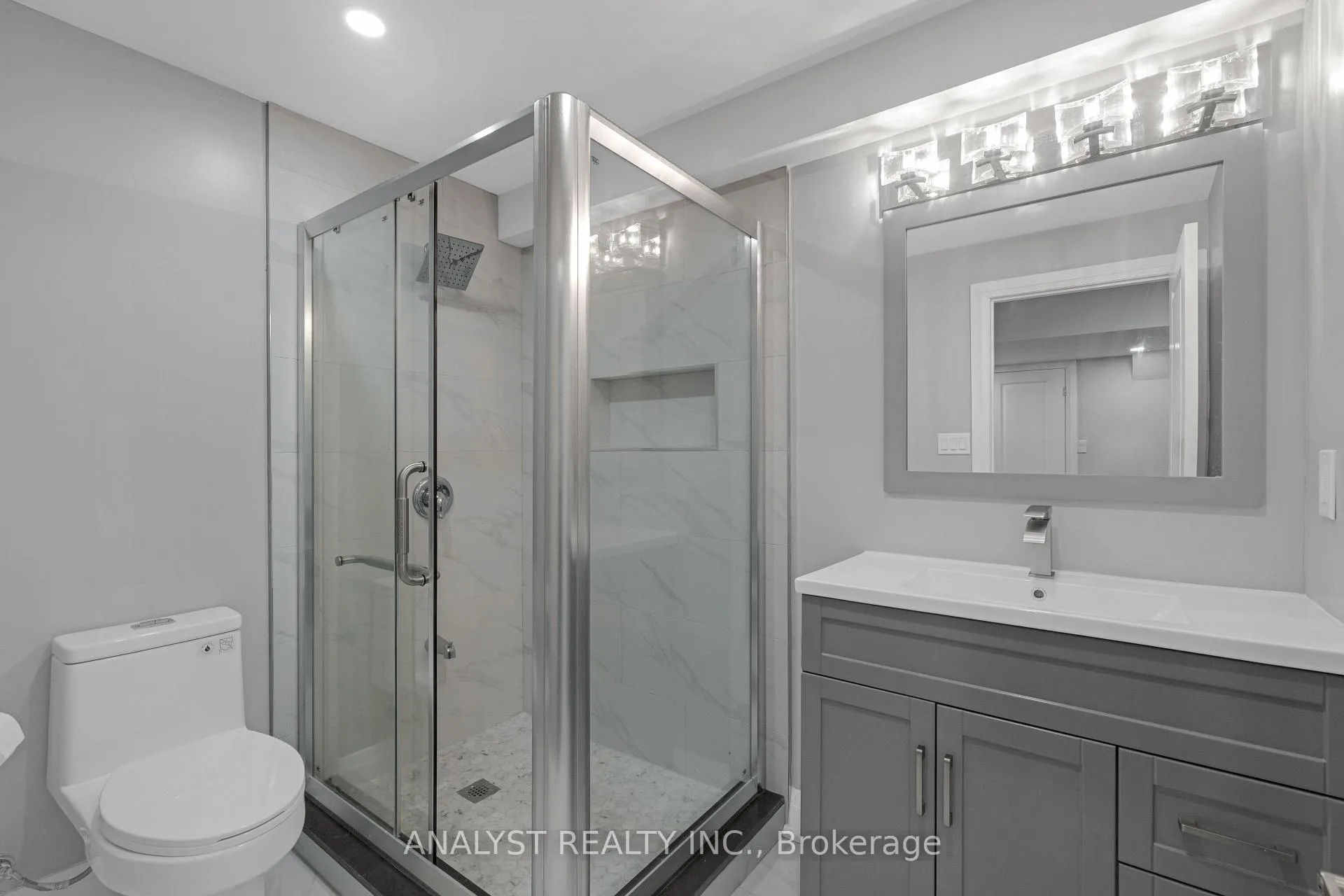 Photo 35 of 43 Condor Way, Vaughan, Kleinburg — HOMEH
