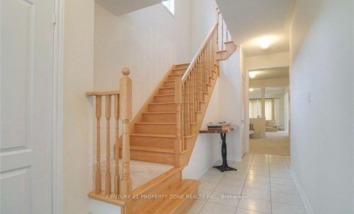 Photo 2 of 38 Banbridge Crescent, Brampton, Credit Valley — HOMEH