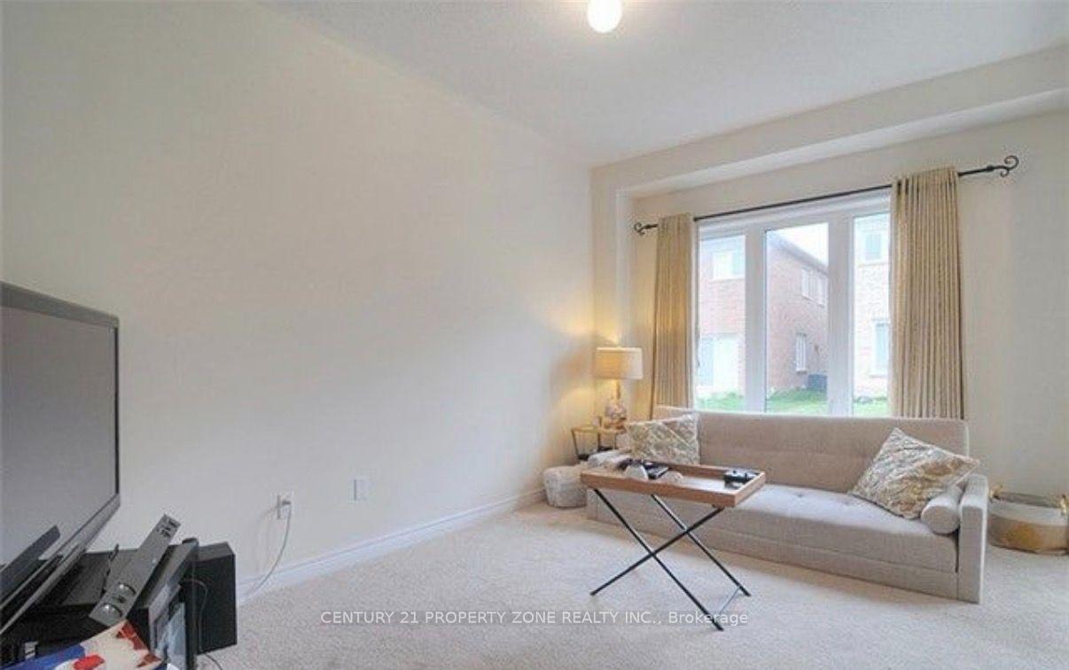 Photo 4 of 38 Banbridge Crescent, Brampton, Credit Valley — HOMEH