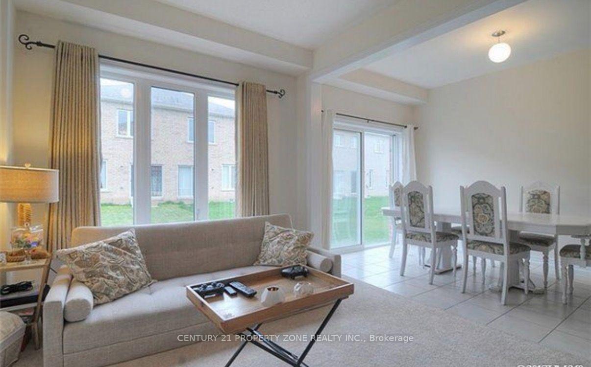 Photo 5 of 38 Banbridge Crescent, Brampton, Credit Valley — HOMEH