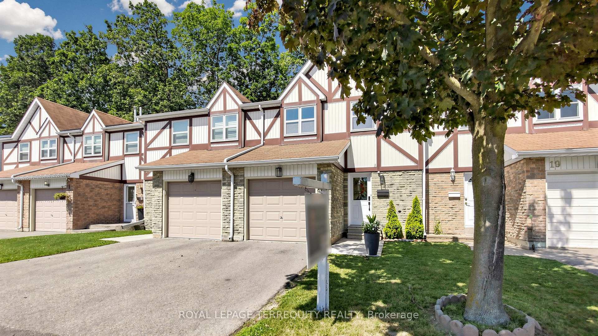 Photo 2 of Unit 18, 18 Morley Crescent, Brampton, Central Park — HOMEH