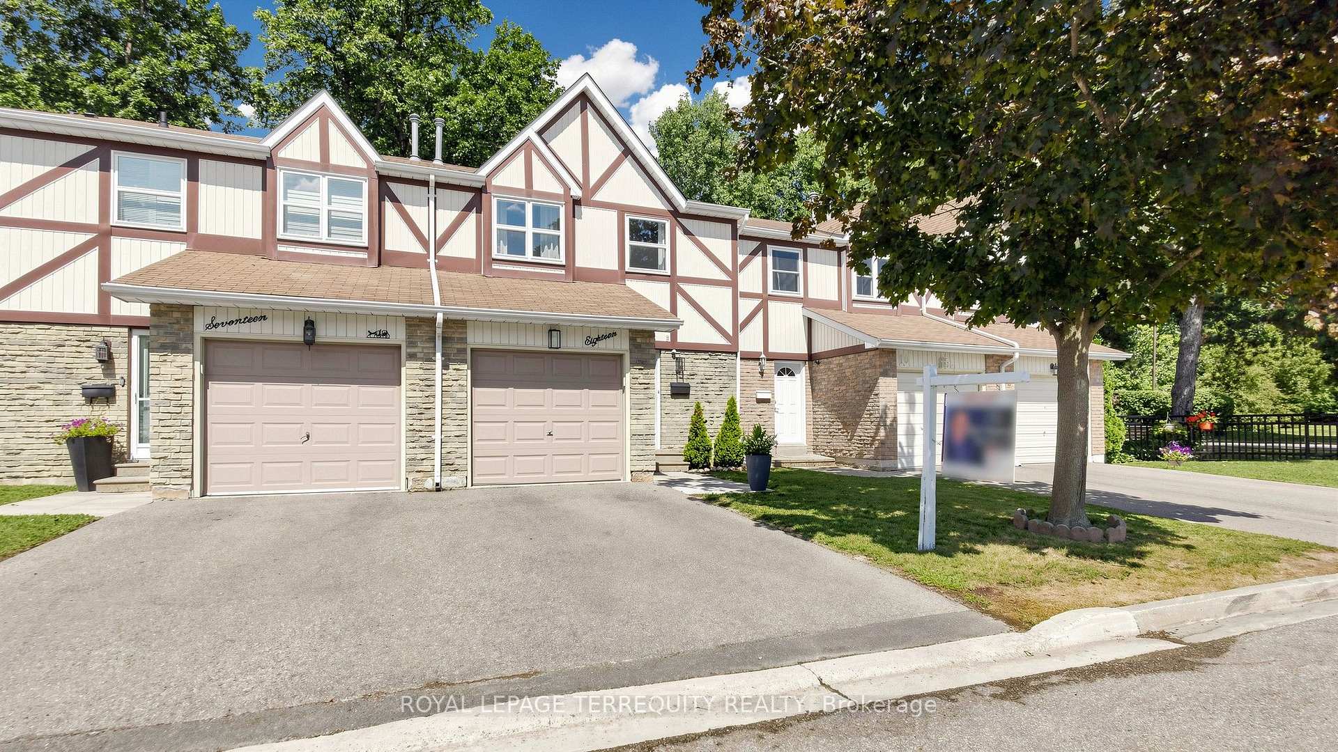 Photo 3 of Unit 18, 18 Morley Crescent, Brampton, Central Park — HOMEH