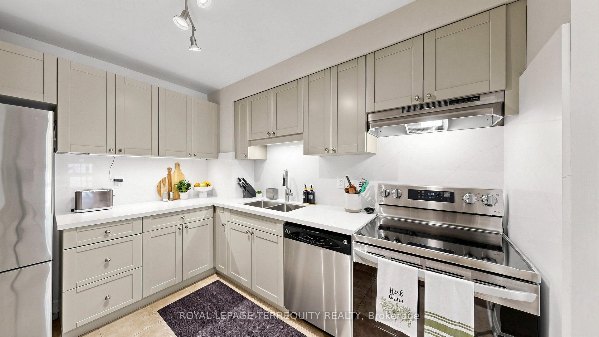 Photo 13 of Unit 18, 18 Morley Crescent, Brampton, Central Park — HOMEH