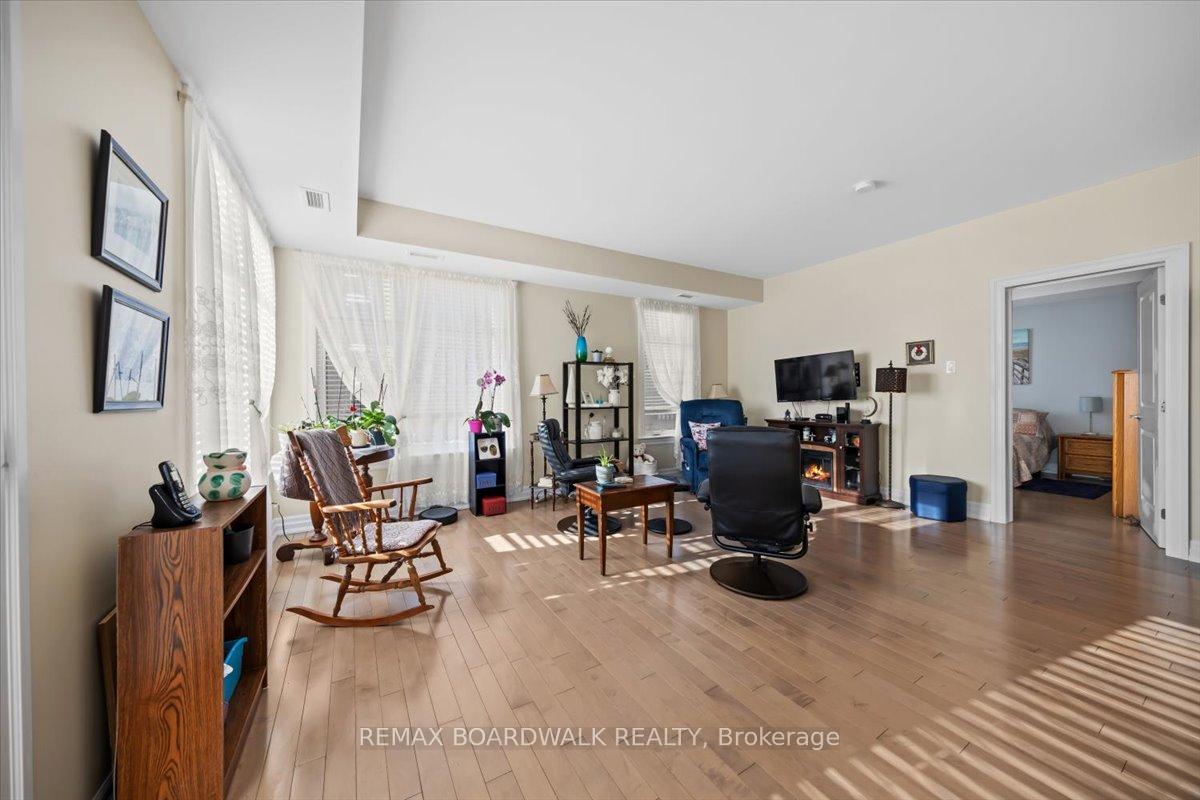 Photo 10 of Unit B102, 210 Janka Private, Ottawa, Kanata - Emerald Meadows/Trailwest — HOMEH
