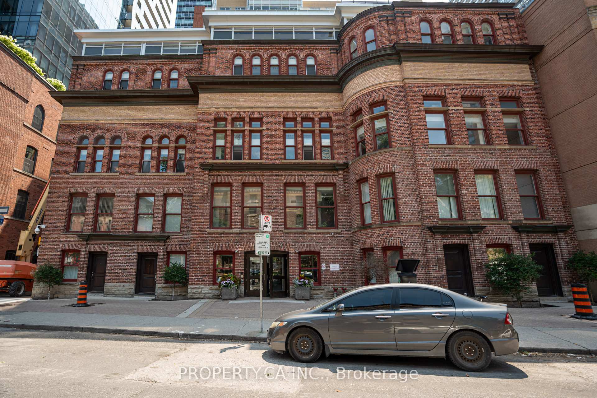 Photo 3 of Unit 103, 11 St. Joseph Street, Toronto, Bay Street Corridor — HOMEH