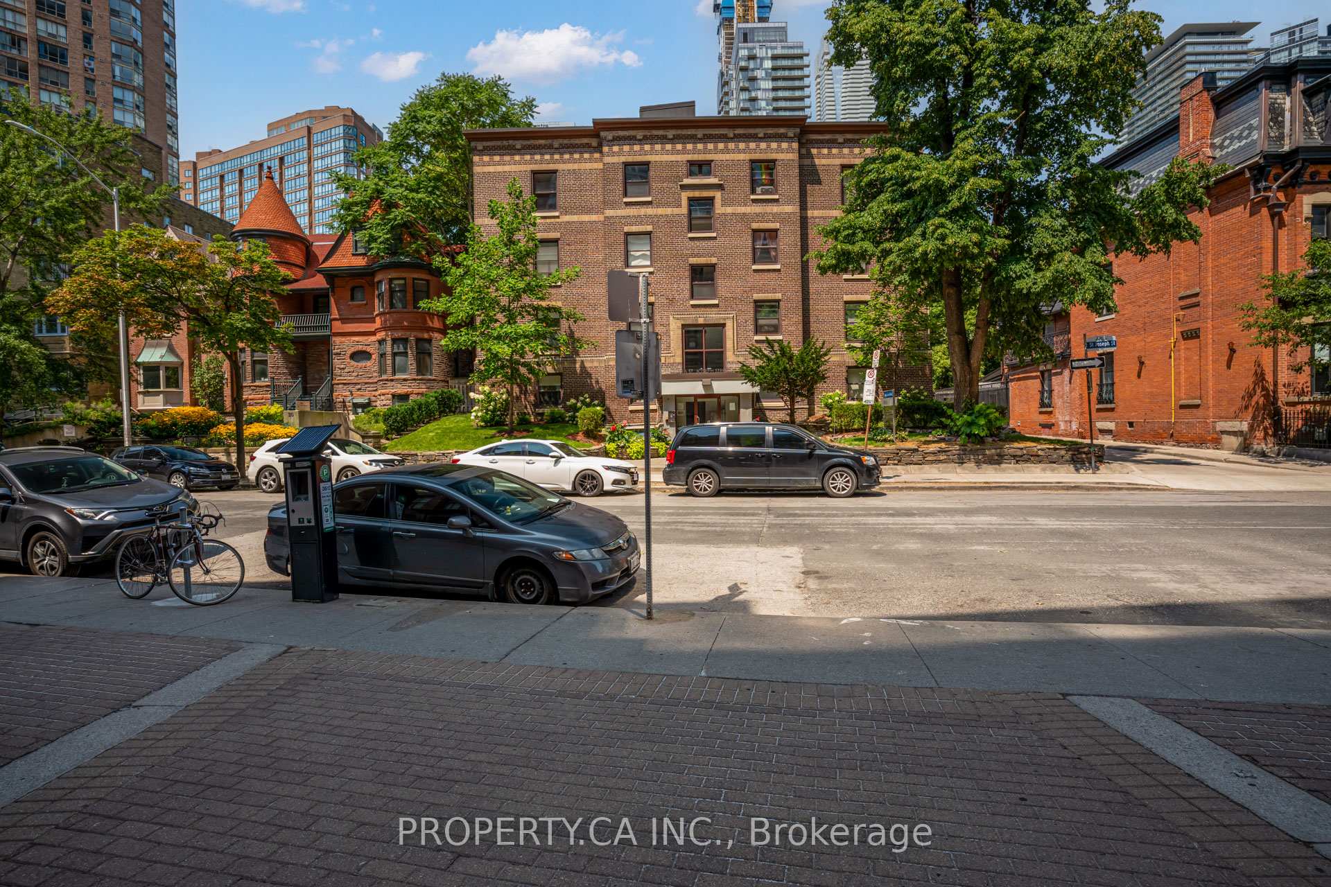 Photo 6 of Unit 103, 11 St. Joseph Street, Toronto, Bay Street Corridor — HOMEH