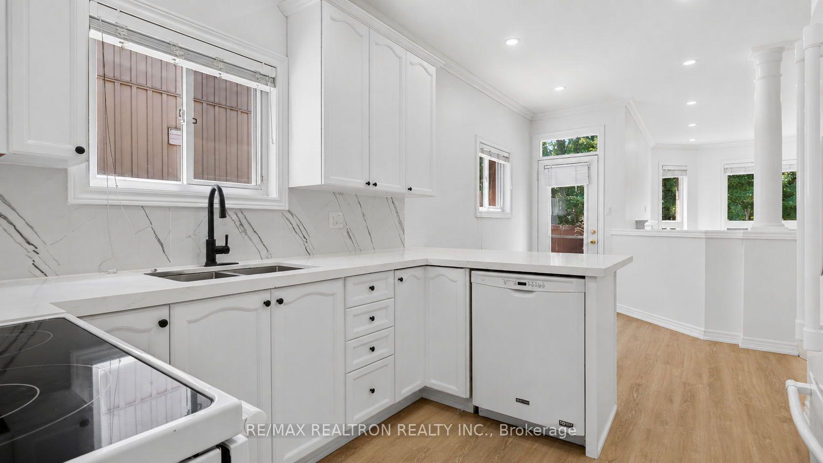 Photo 9 of 76 Cachet Boulevard, Whitby, Brooklin — HOMEH