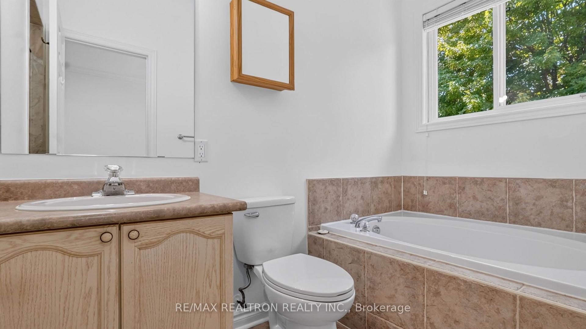 Photo 19 of 76 Cachet Boulevard, Whitby, Brooklin — HOMEH