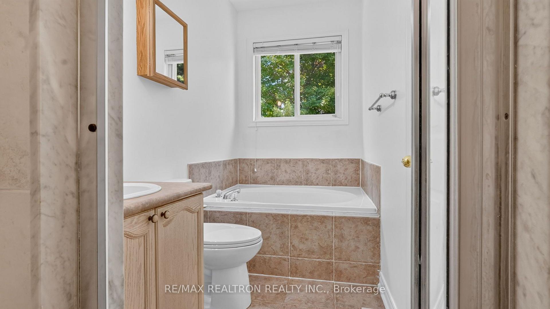 Photo 21 of 76 Cachet Boulevard, Whitby, Brooklin — HOMEH