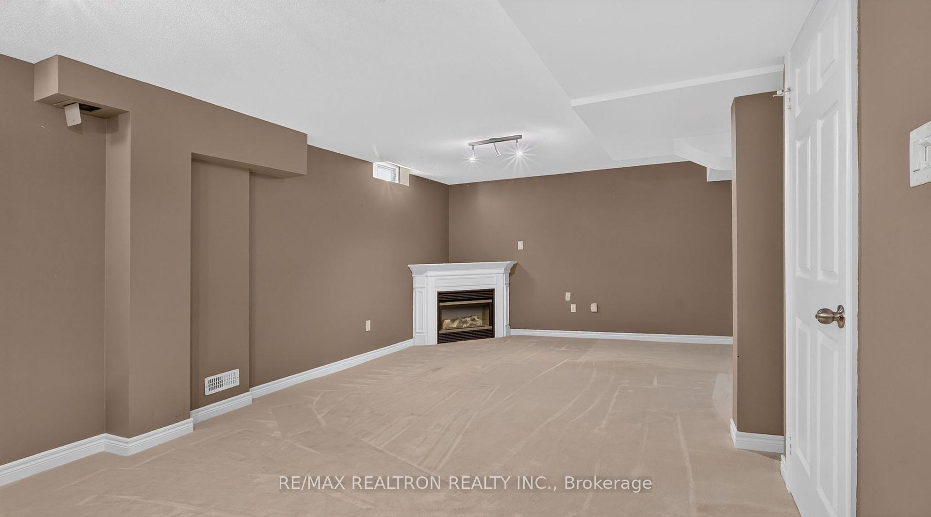 Photo 29 of 76 Cachet Boulevard, Whitby, Brooklin — HOMEH