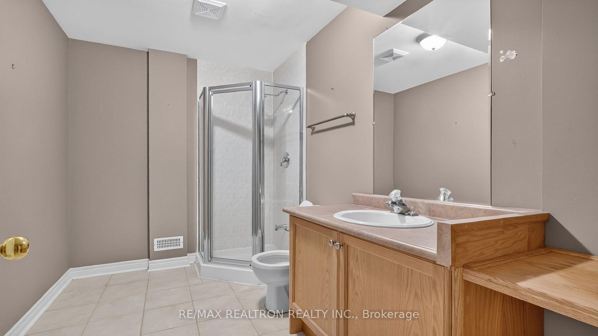 Photo 34 of 76 Cachet Boulevard, Whitby, Brooklin — HOMEH