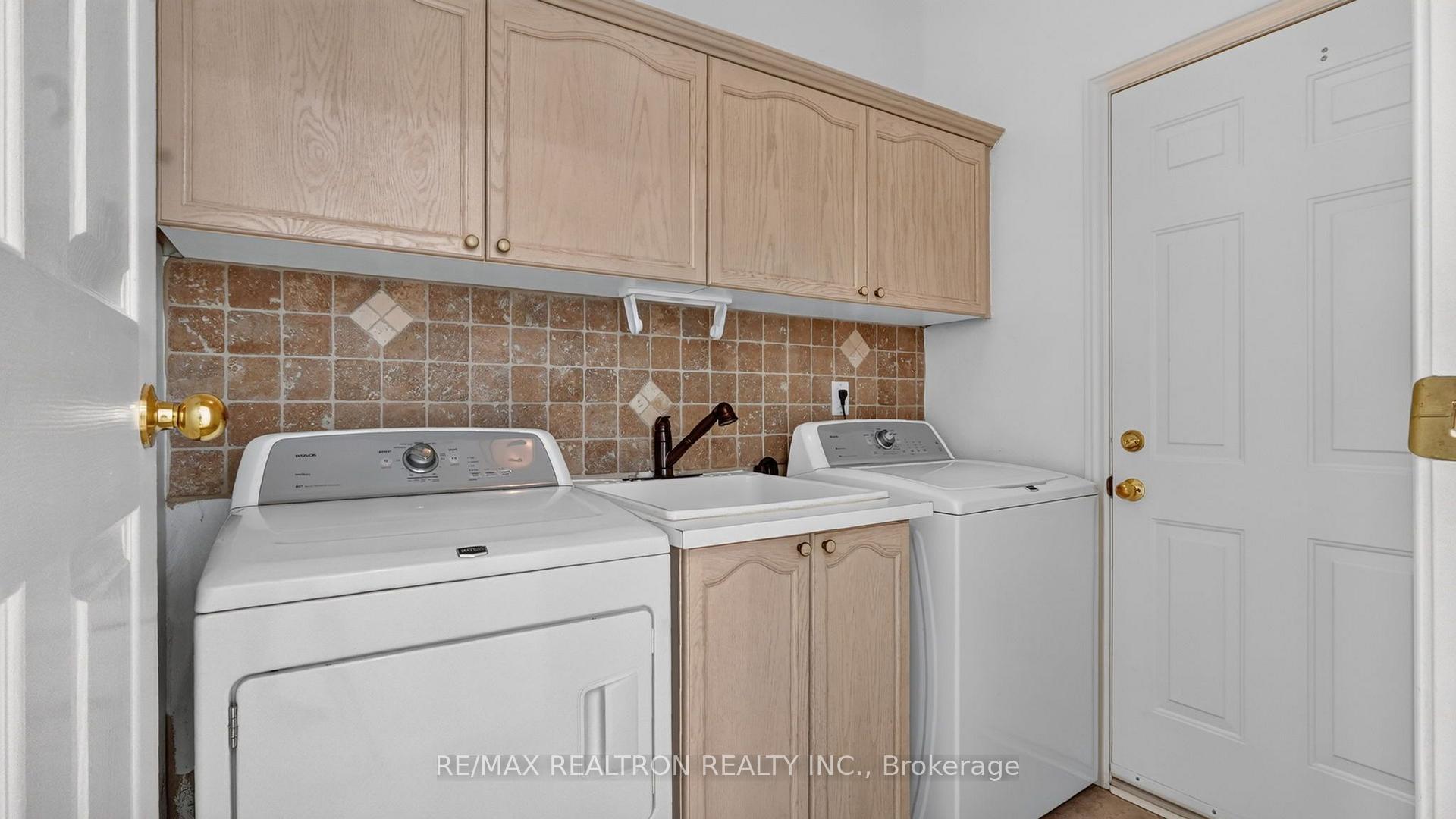Photo 36 of 76 Cachet Boulevard, Whitby, Brooklin — HOMEH