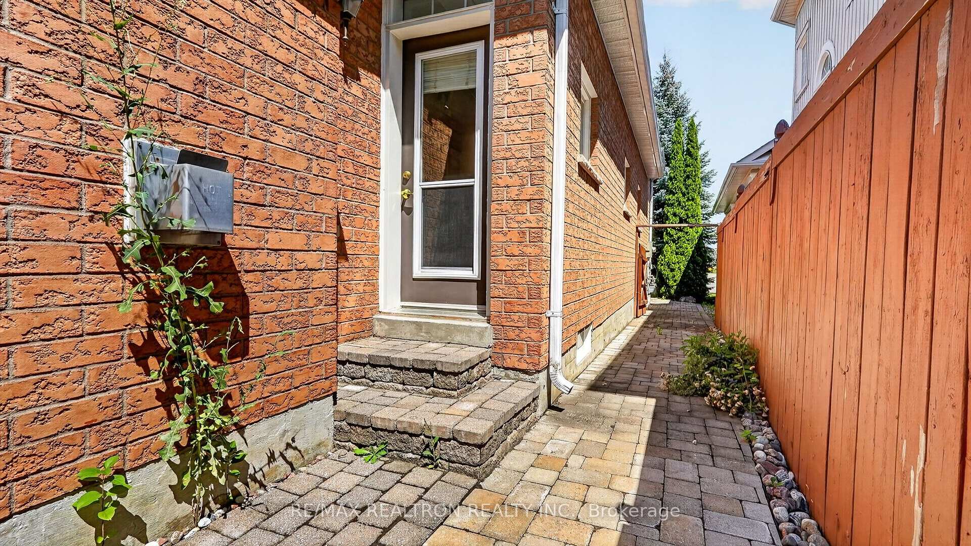 Photo 38 of 76 Cachet Boulevard, Whitby, Brooklin — HOMEH