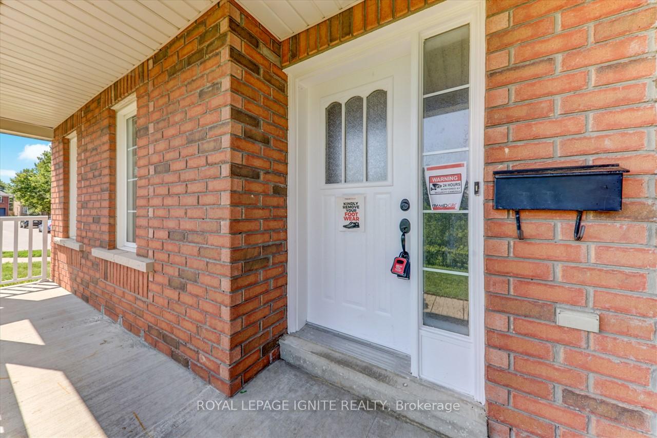 Photo 9 of 57 Armitage Crescent, Ajax, Northwest Ajax — HOMEH