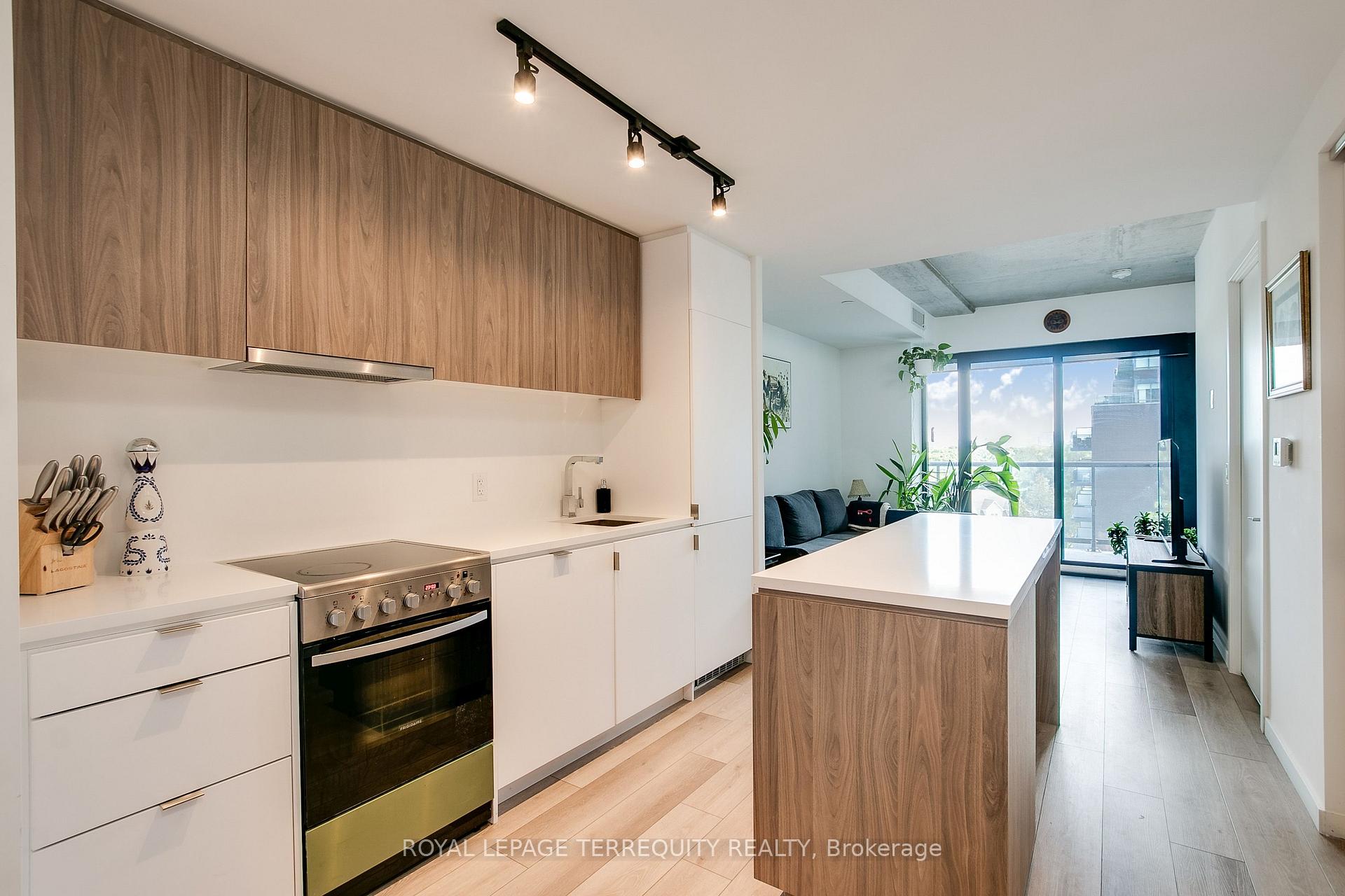 Photo 4 of Unit 526, 7 Smith Crescent, Etobicoke, Stonegate-Queensway — HOMEH