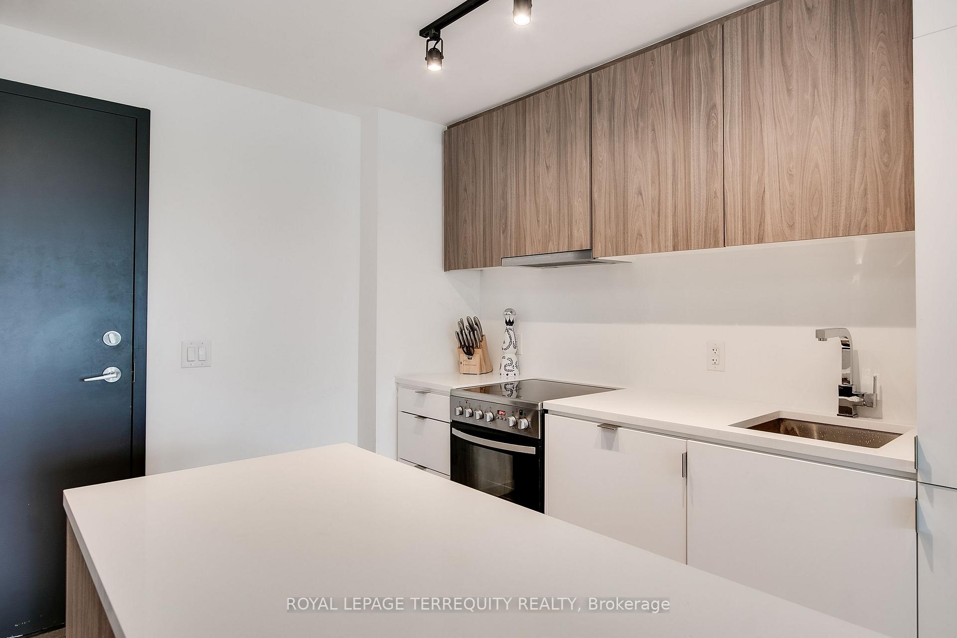 Photo 5 of Unit 526, 7 Smith Crescent, Etobicoke, Stonegate-Queensway — HOMEH