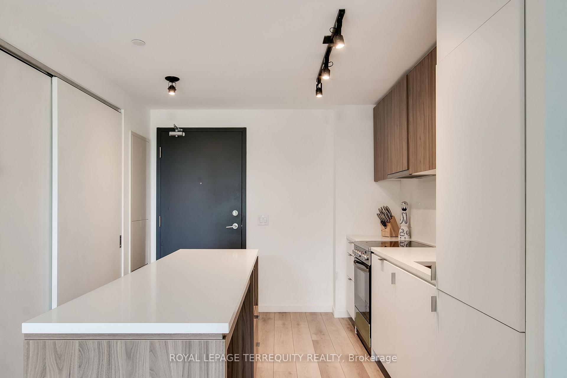 Photo 6 of Unit 526, 7 Smith Crescent, Etobicoke, Stonegate-Queensway — HOMEH