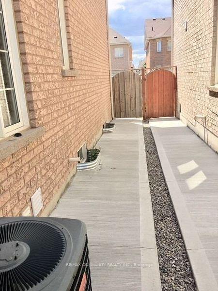 Photo 5 of 50 Geddington Crescent, Markham, Box Grove — HOMEH