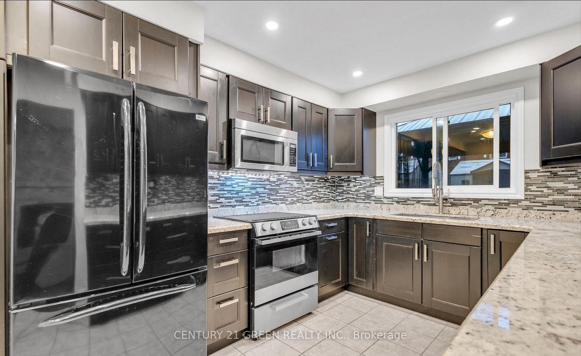 Photo 4 of Unit Main & Upper, 14 Clydebank Place, Hamilton, Stoney Creek — HOMEH