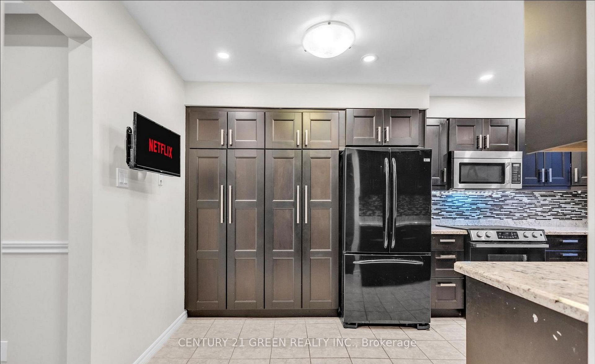 Photo 5 of Unit Main & Upper, 14 Clydebank Place, Hamilton, Stoney Creek — HOMEH