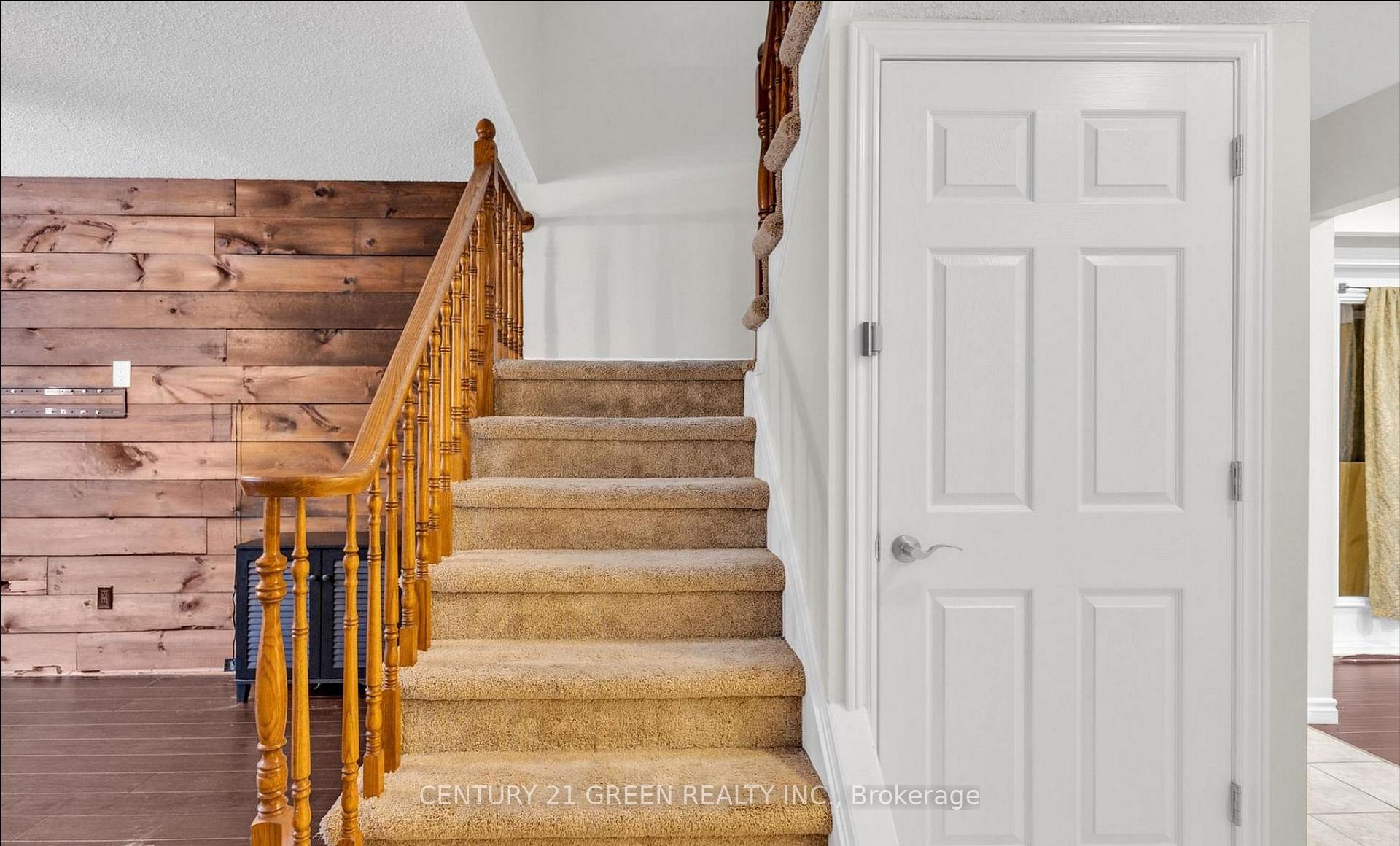 Photo 8 of Unit Main & Upper, 14 Clydebank Place, Hamilton, Stoney Creek — HOMEH