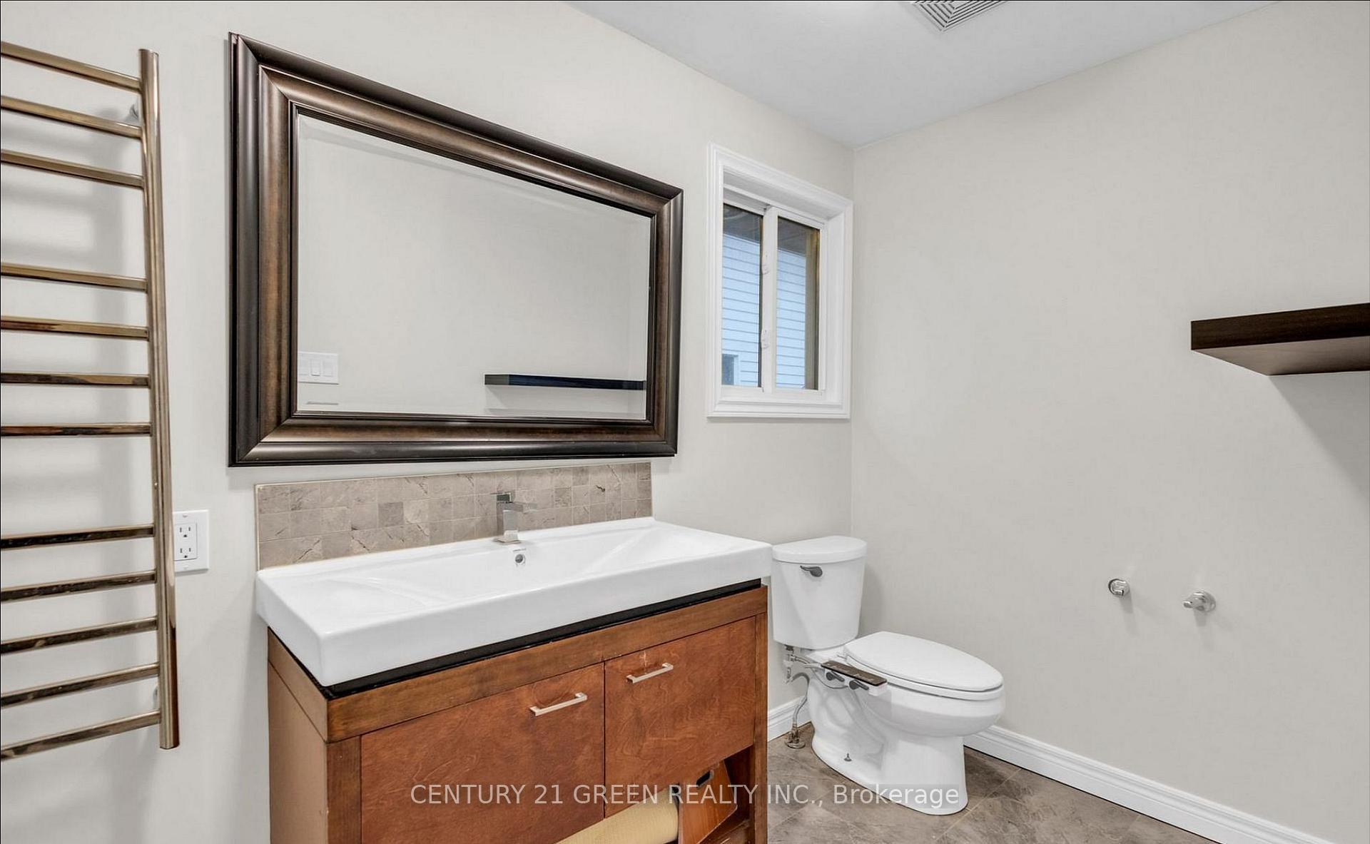 Photo 11 of Unit Main & Upper, 14 Clydebank Place, Hamilton, Stoney Creek — HOMEH