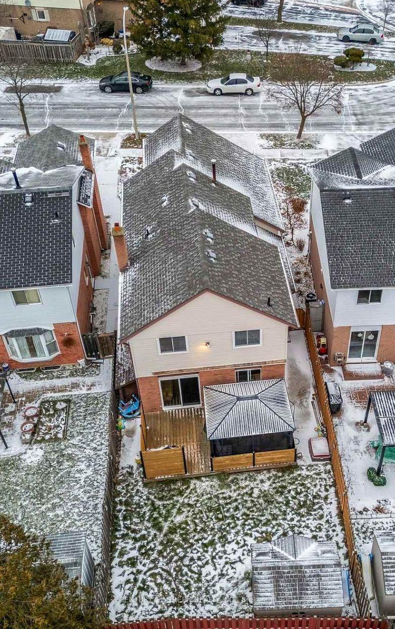 Photo 13 of Unit Main & Upper, 14 Clydebank Place, Hamilton, Stoney Creek — HOMEH