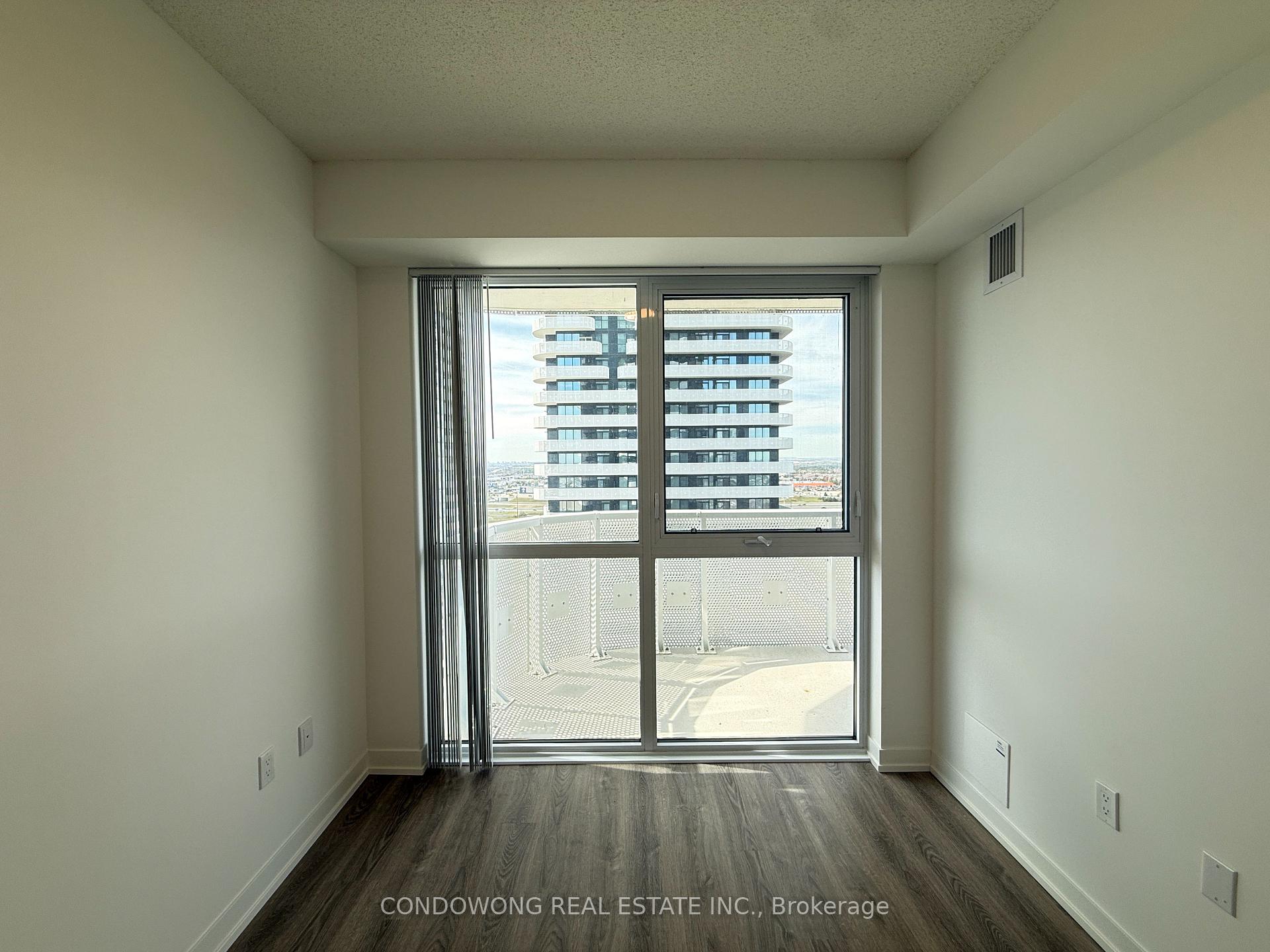 Photo 5 of Unit 2015, 8 Interchange Way, Vaughan, Vaughan Corporate Centre — HOMEH