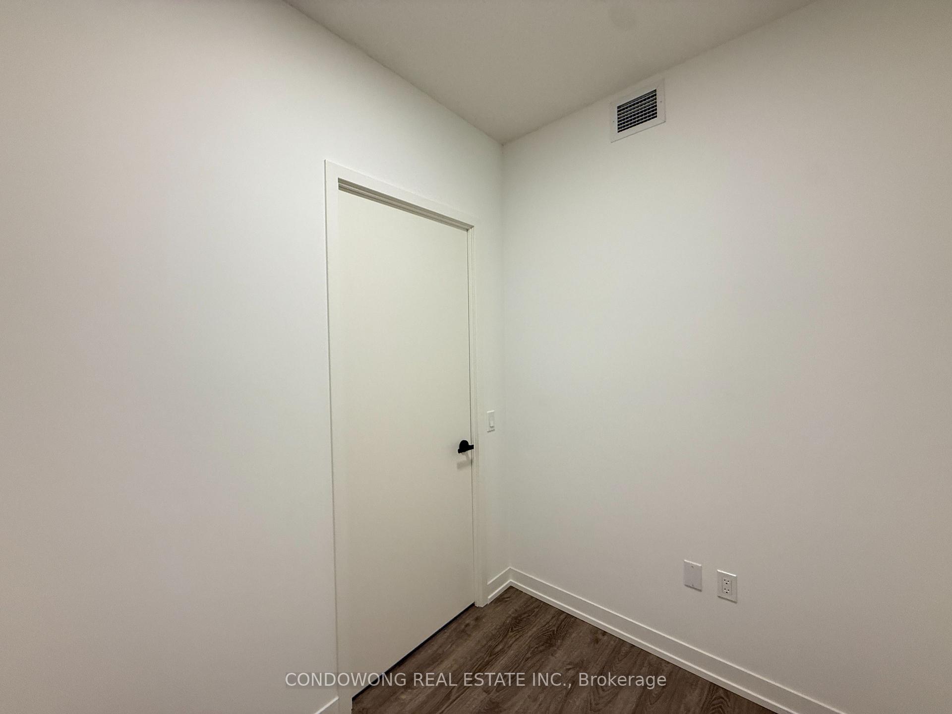 Photo 9 of Unit 2015, 8 Interchange Way, Vaughan, Vaughan Corporate Centre — HOMEH