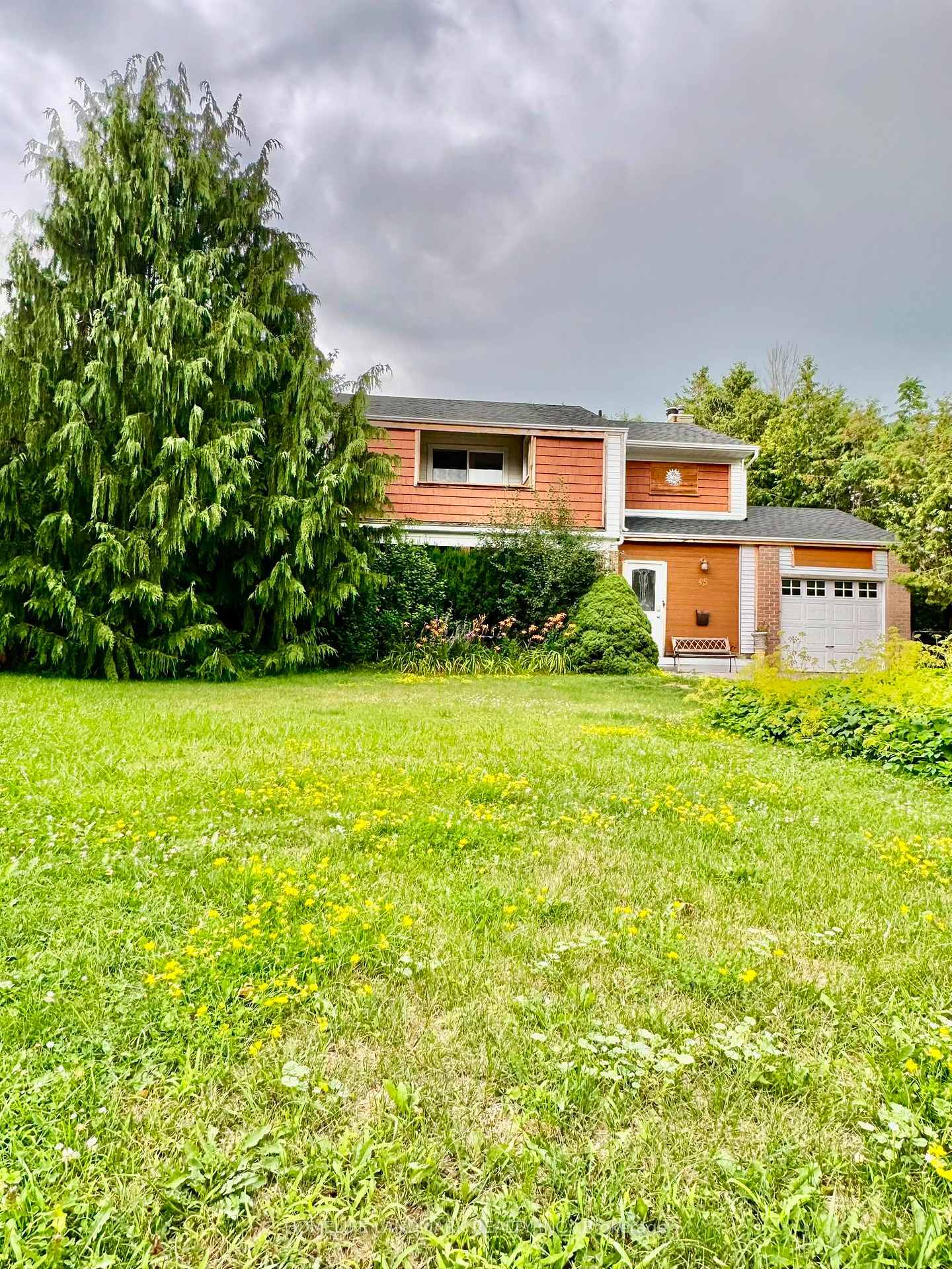 Photo 2 of 45 Sandusky Crescent, Aurora, Aurora Highlands — HOMEH