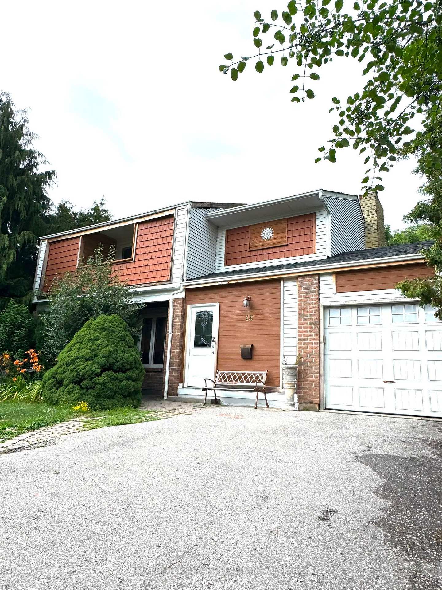 Photo 3 of 45 Sandusky Crescent, Aurora, Aurora Highlands — HOMEH