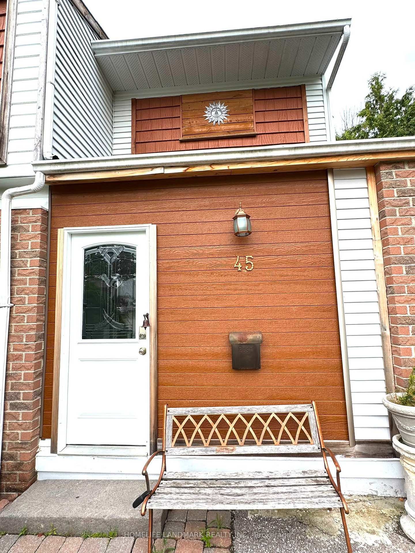 Photo 5 of 45 Sandusky Crescent, Aurora, Aurora Highlands — HOMEH