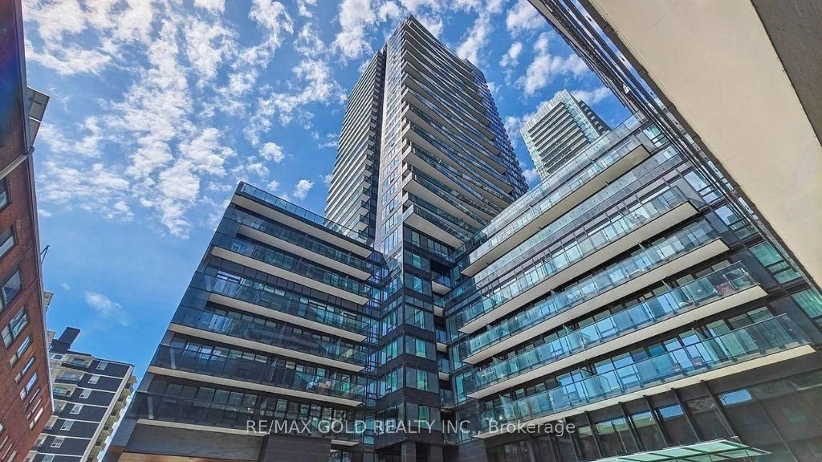 Photo 2 of 127 Broadway Avenue, Toronto, Mount Pleasant West — HOMEH