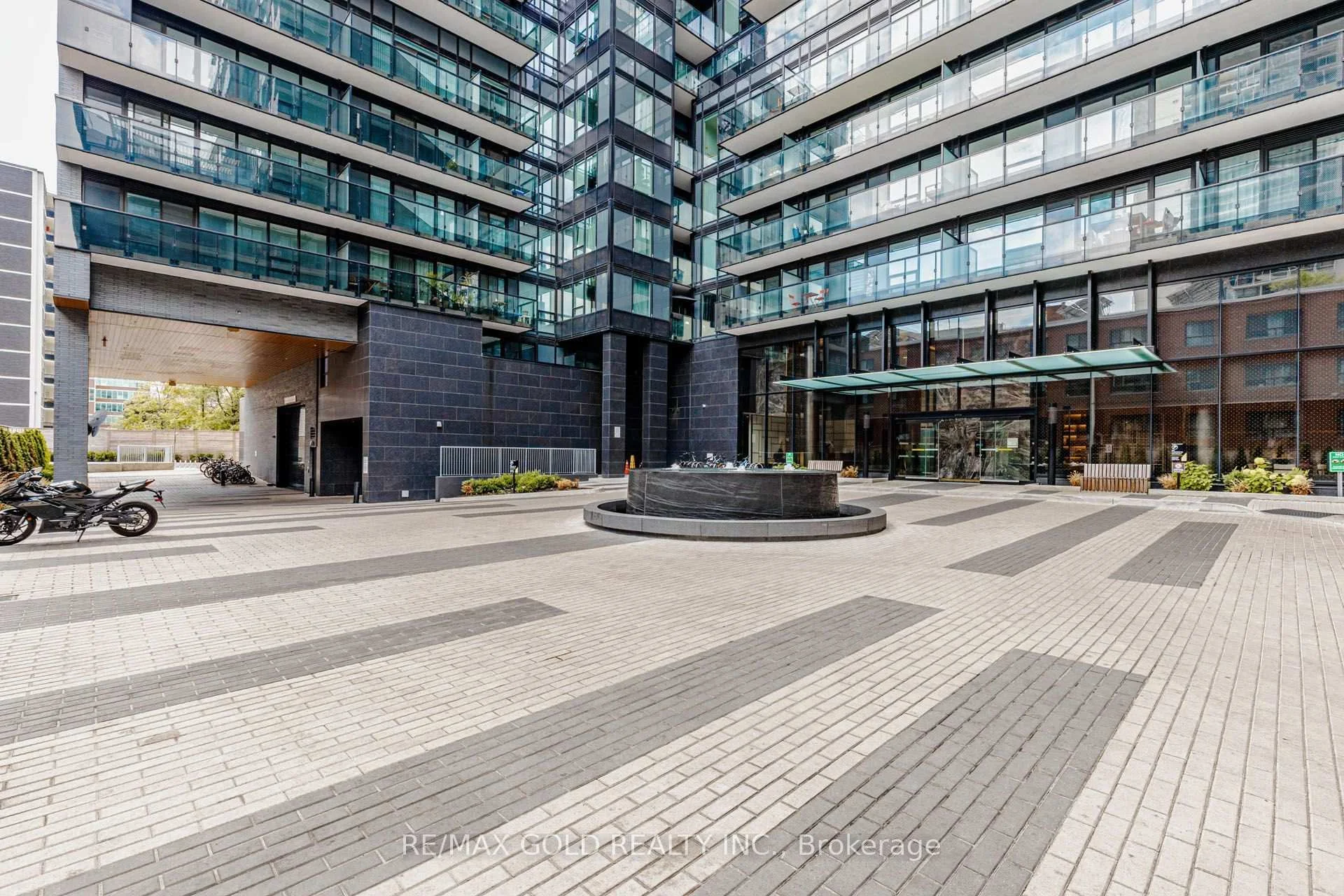 Photo 6 of 127 Broadway Avenue, Toronto, Mount Pleasant West — HOMEH
