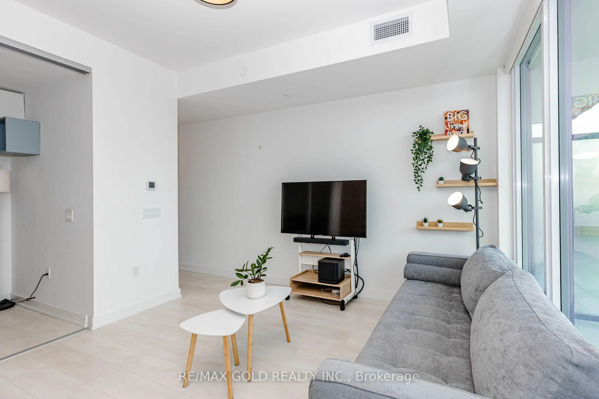 Photo 14 of 127 Broadway Avenue, Toronto, Mount Pleasant West — HOMEH