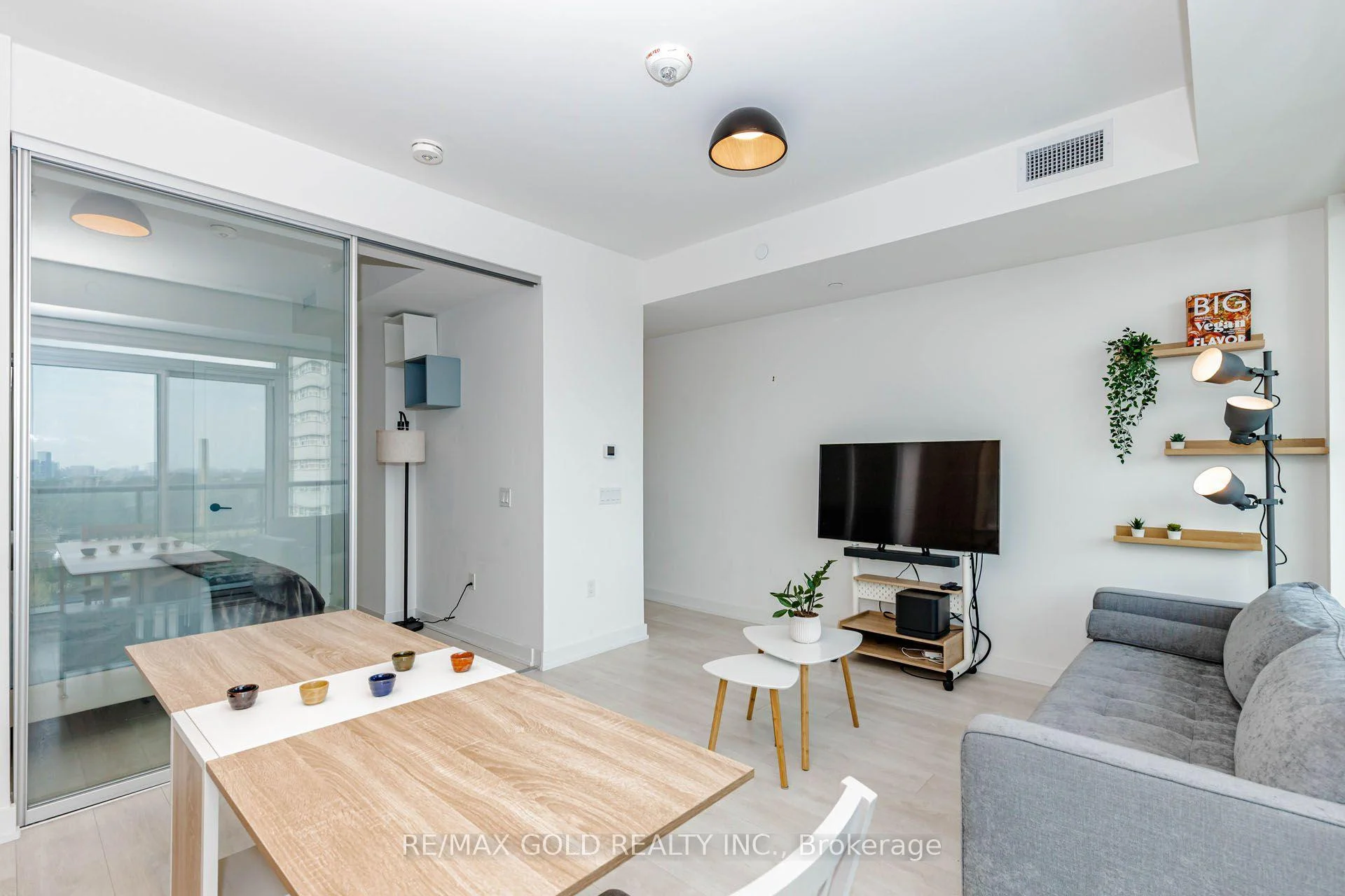 Photo 15 of 127 Broadway Avenue, Toronto, Mount Pleasant West — HOMEH