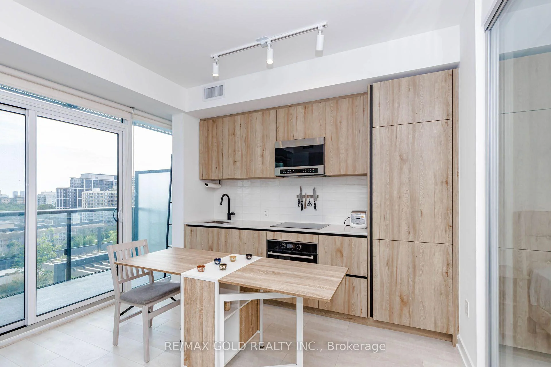 Photo 19 of 127 Broadway Avenue, Toronto, Mount Pleasant West — HOMEH