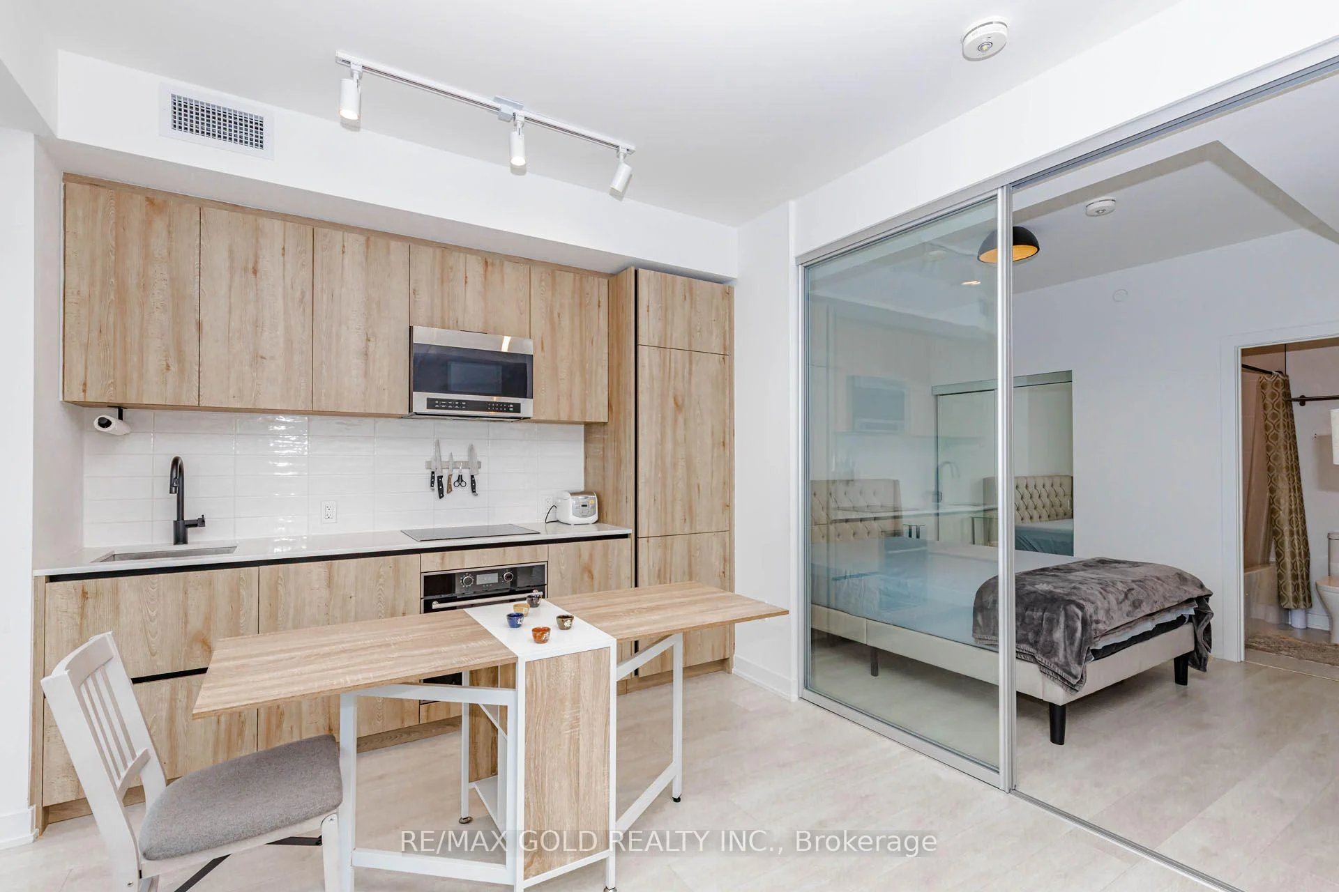 Photo 20 of 127 Broadway Avenue, Toronto, Mount Pleasant West — HOMEH