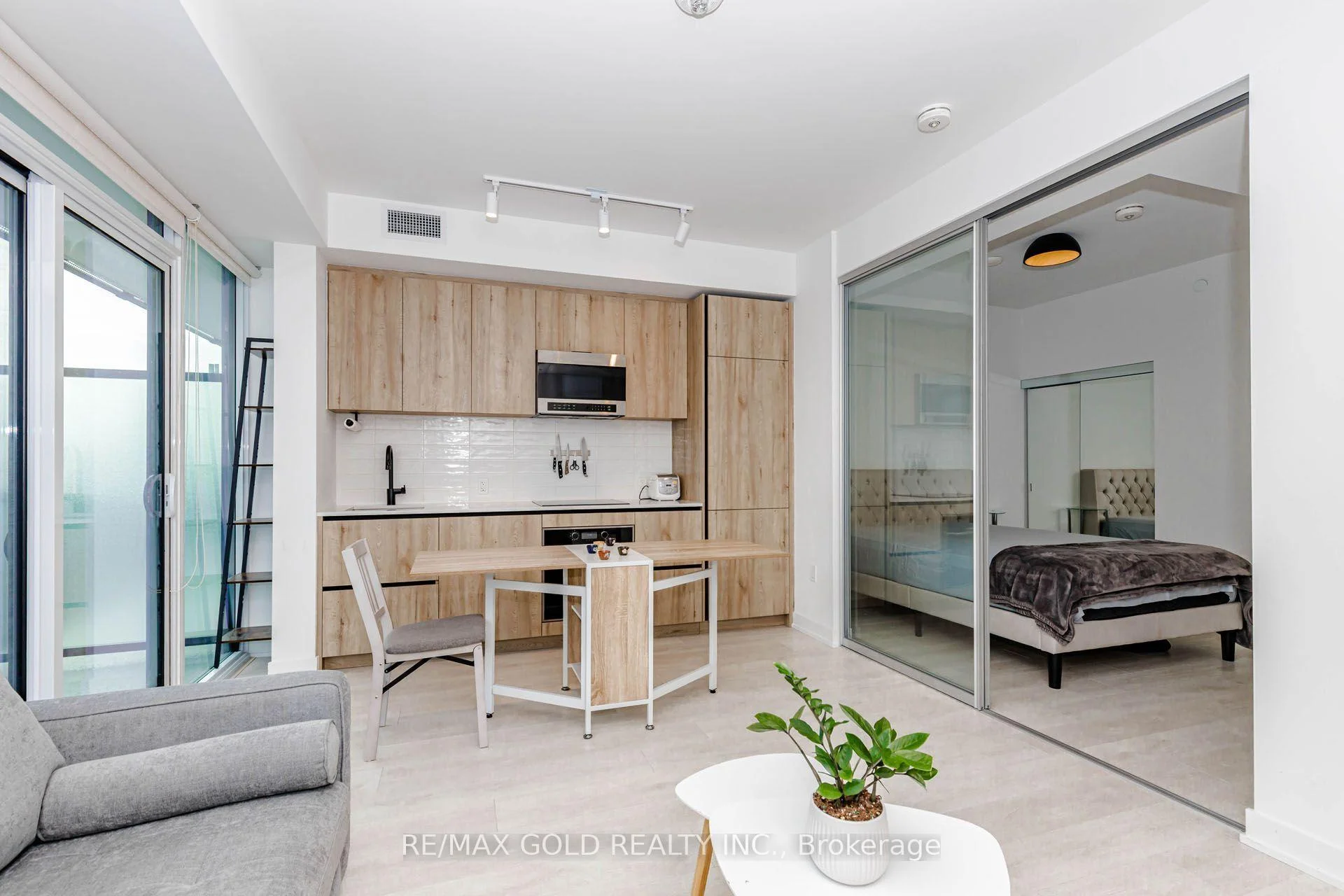 Photo 21 of 127 Broadway Avenue, Toronto, Mount Pleasant West — HOMEH