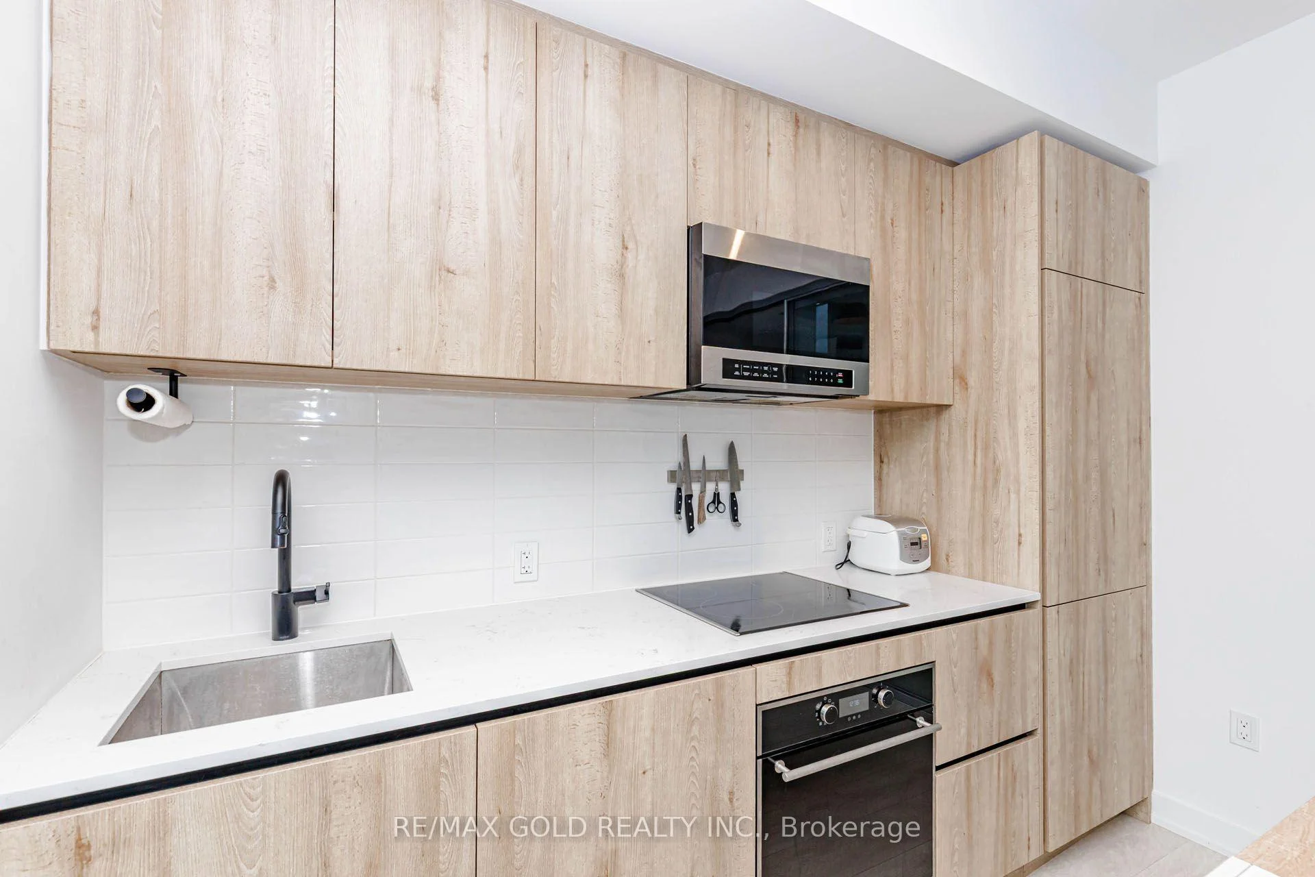 Photo 24 of 127 Broadway Avenue, Toronto, Mount Pleasant West — HOMEH