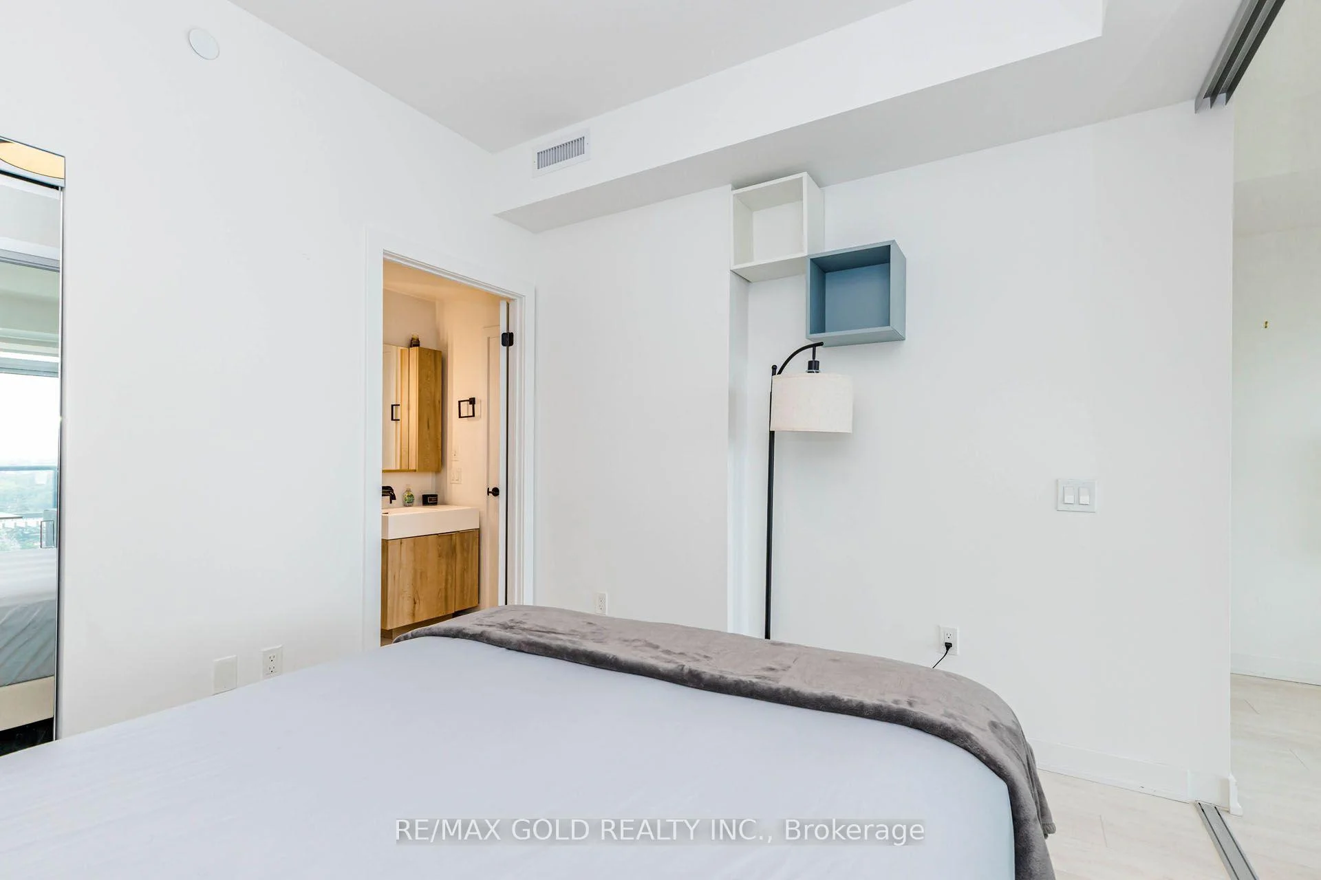 Photo 28 of 127 Broadway Avenue, Toronto, Mount Pleasant West — HOMEH