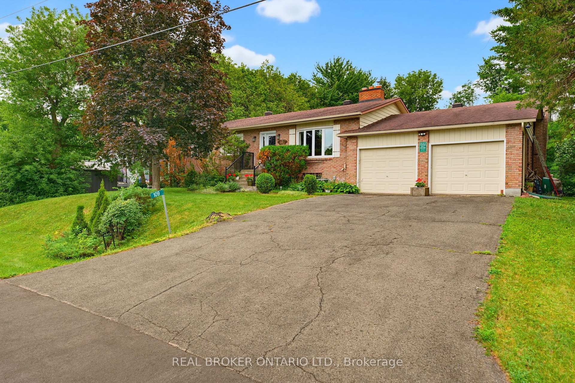 Photo 3 of 109 Highview Drive, Ottawa, Constance Bay — HOMEH