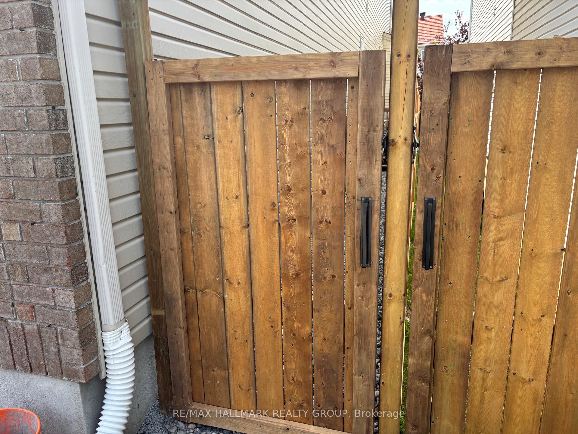 Photo 2 of 1926 Celeste Way, Ottawa, Fallingbrook/Gardenway South — HOMEH