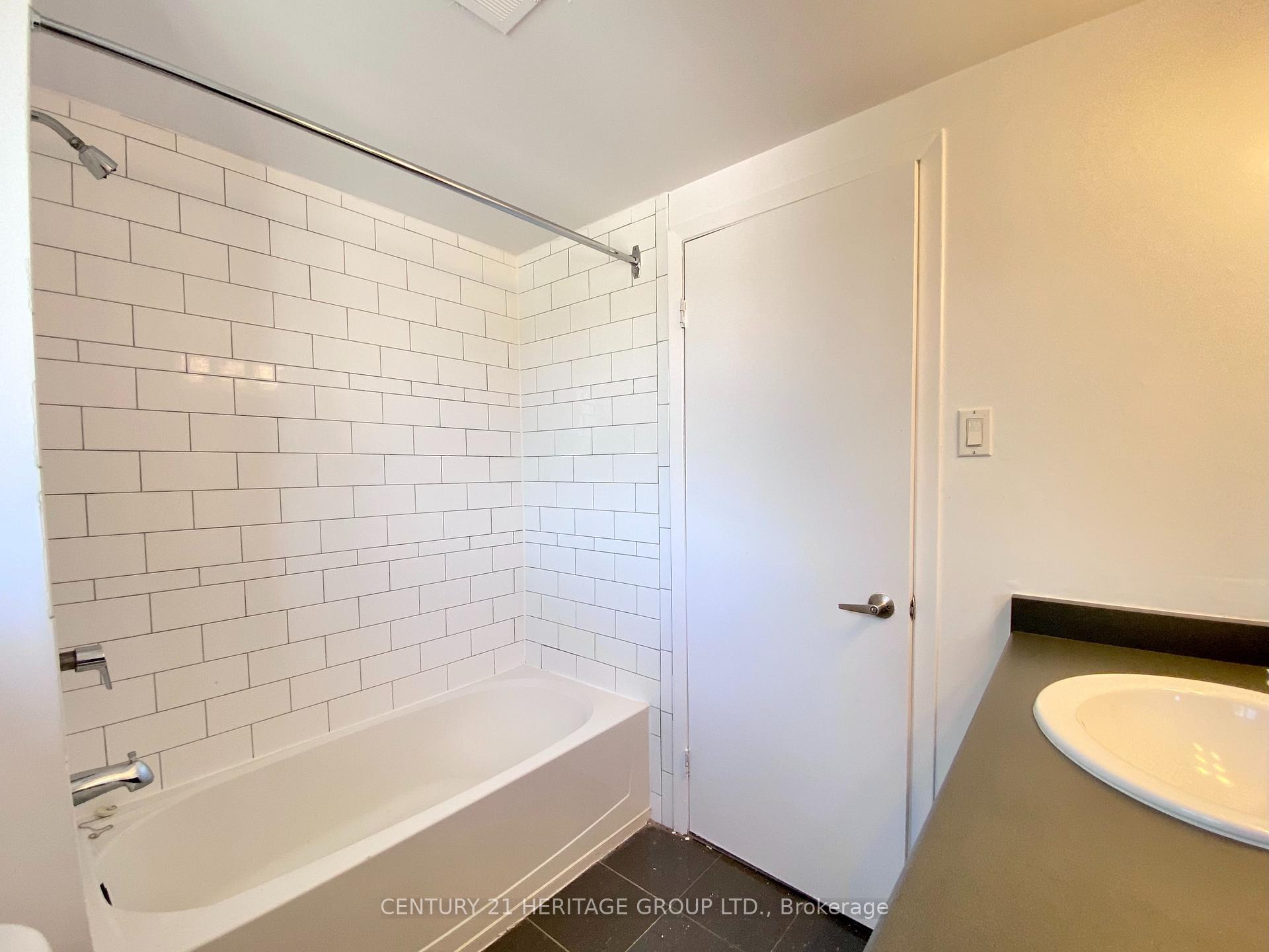 Photo 4 of Unit 403, 170 Grove Street E, Barrie, Wellington — HOMEH