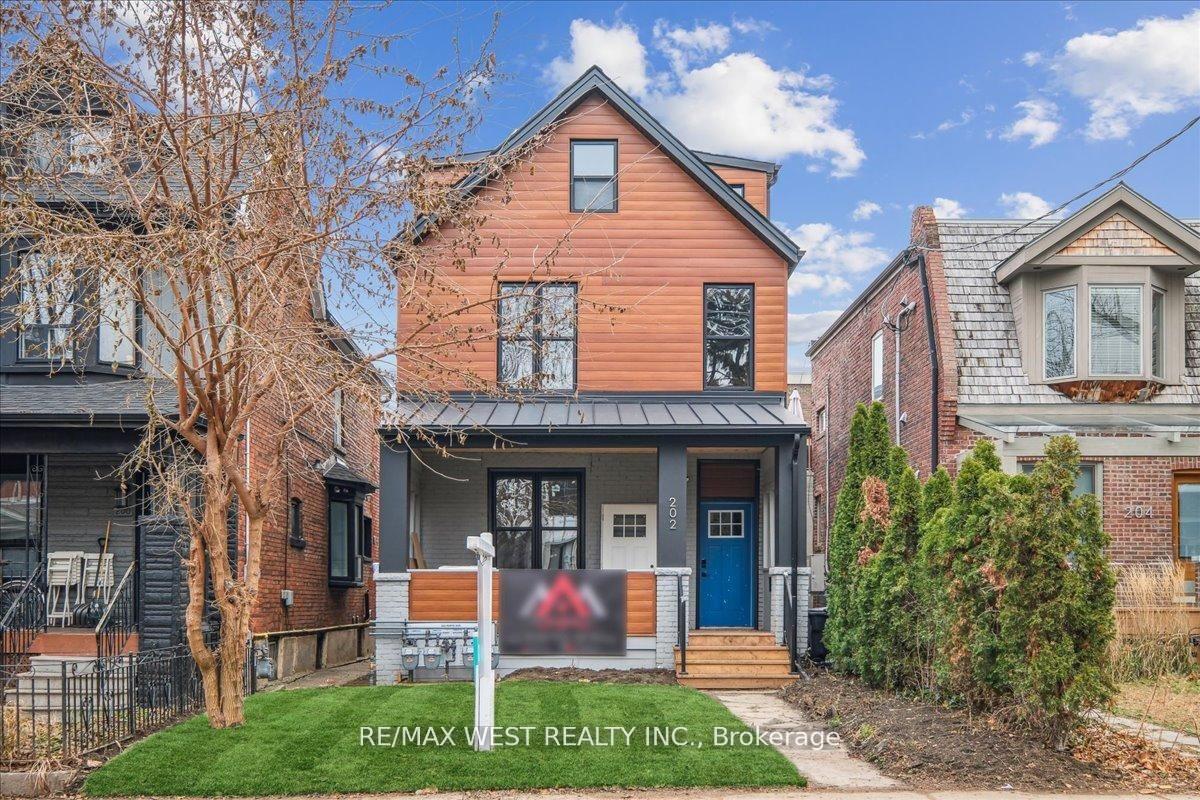 Photo 2 of Unit 5, 202 Perth Avenue, Toronto, Dovercourt-Wallace Emerson-Junction — HOMEH