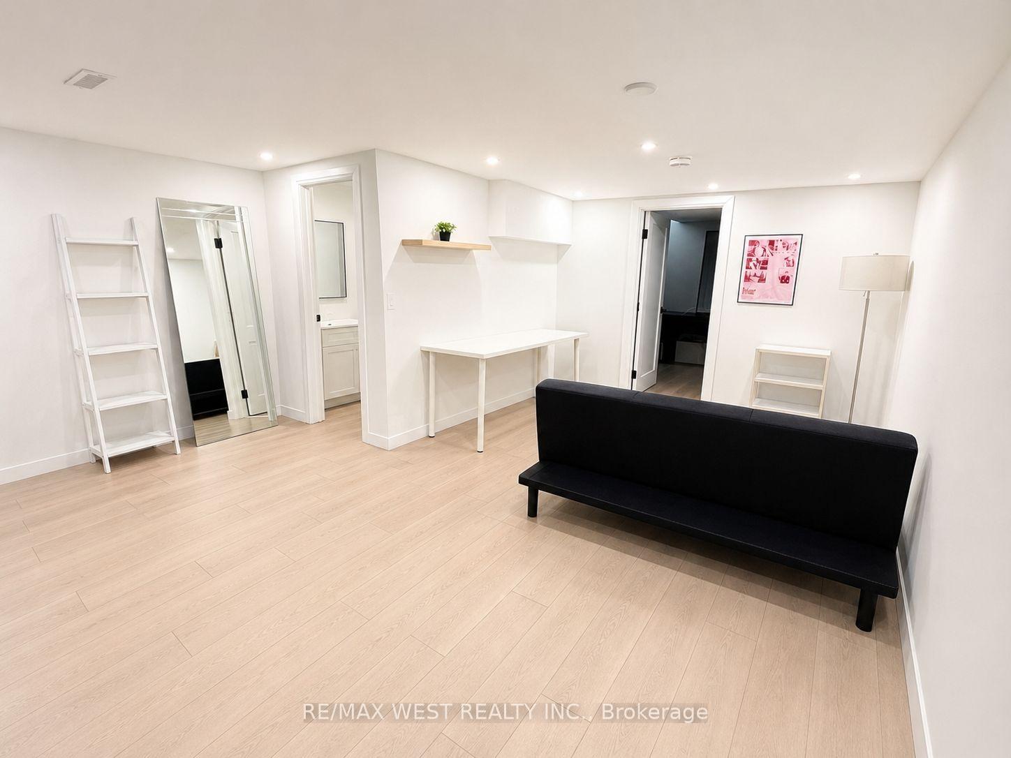 Photo 6 of Unit 5, 202 Perth Avenue, Toronto, Dovercourt-Wallace Emerson-Junction — HOMEH