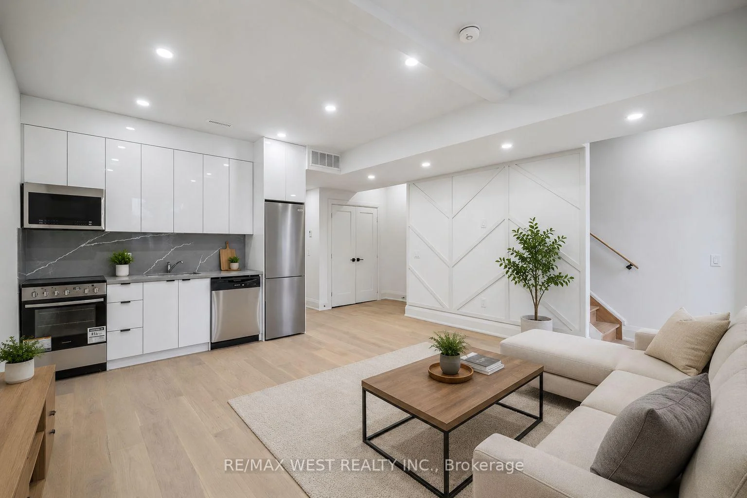 Photo 4 of Unit 5, 202 Perth Avenue, Toronto, Dovercourt-Wallace Emerson-Junction — HOMEH