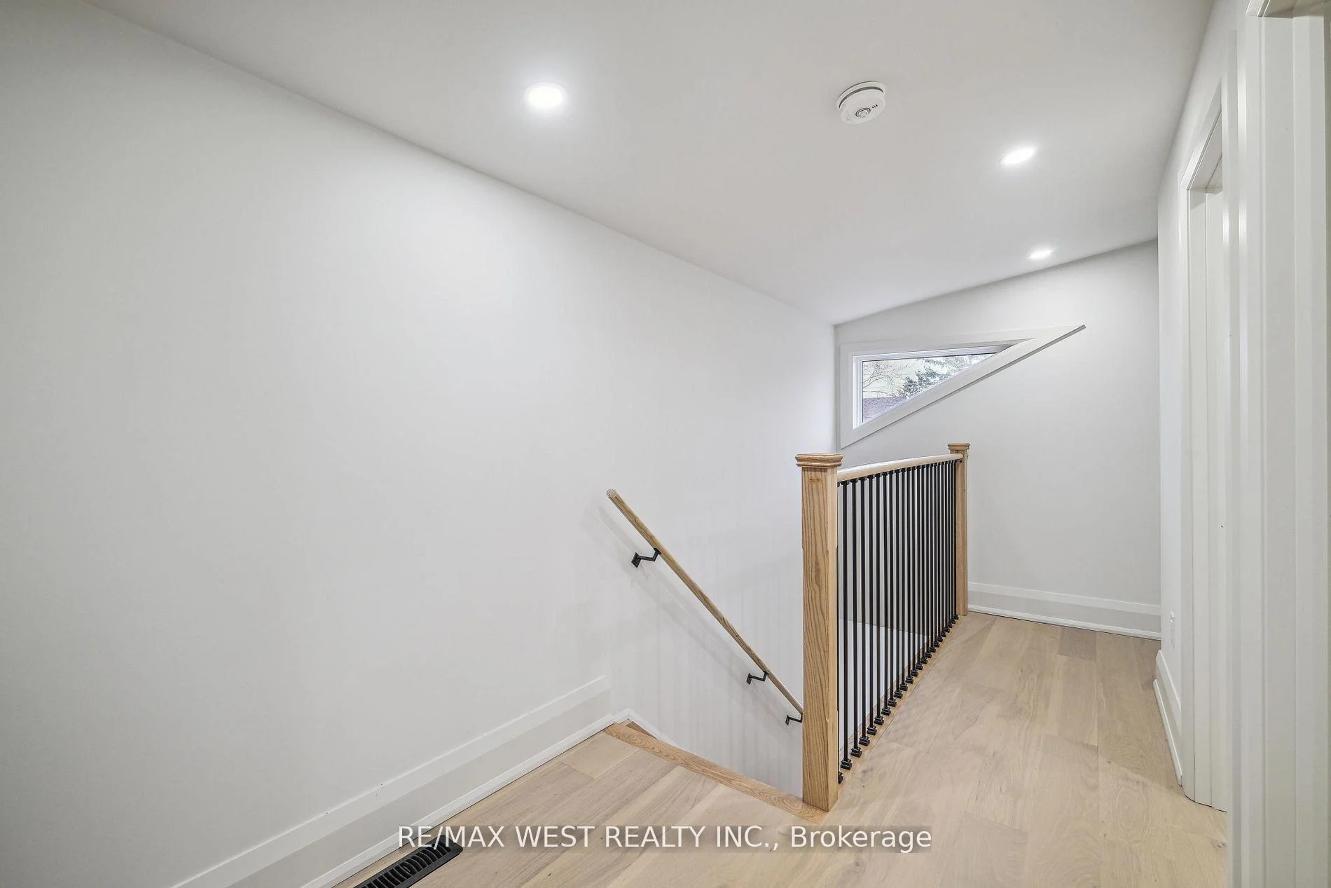 Photo 10 of Unit 5, 202 Perth Avenue, Toronto, Dovercourt-Wallace Emerson-Junction — HOMEH