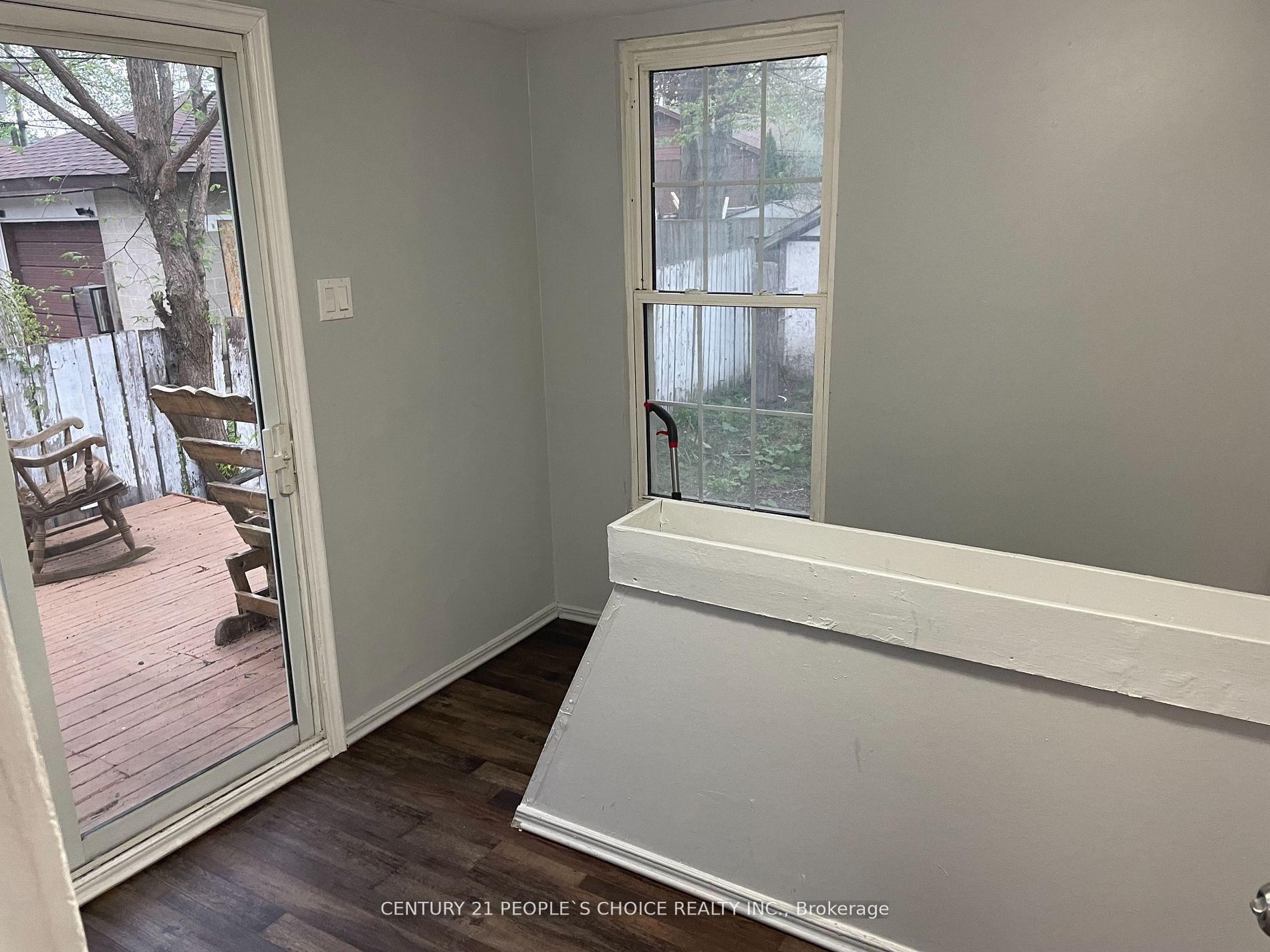 Photo 2 of 986 Bridge Avenue, Windsor — HOMEH